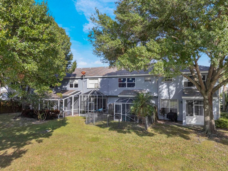 Active With Contract: $379,900 (3 beds, 2 baths, 1559 Square Feet)