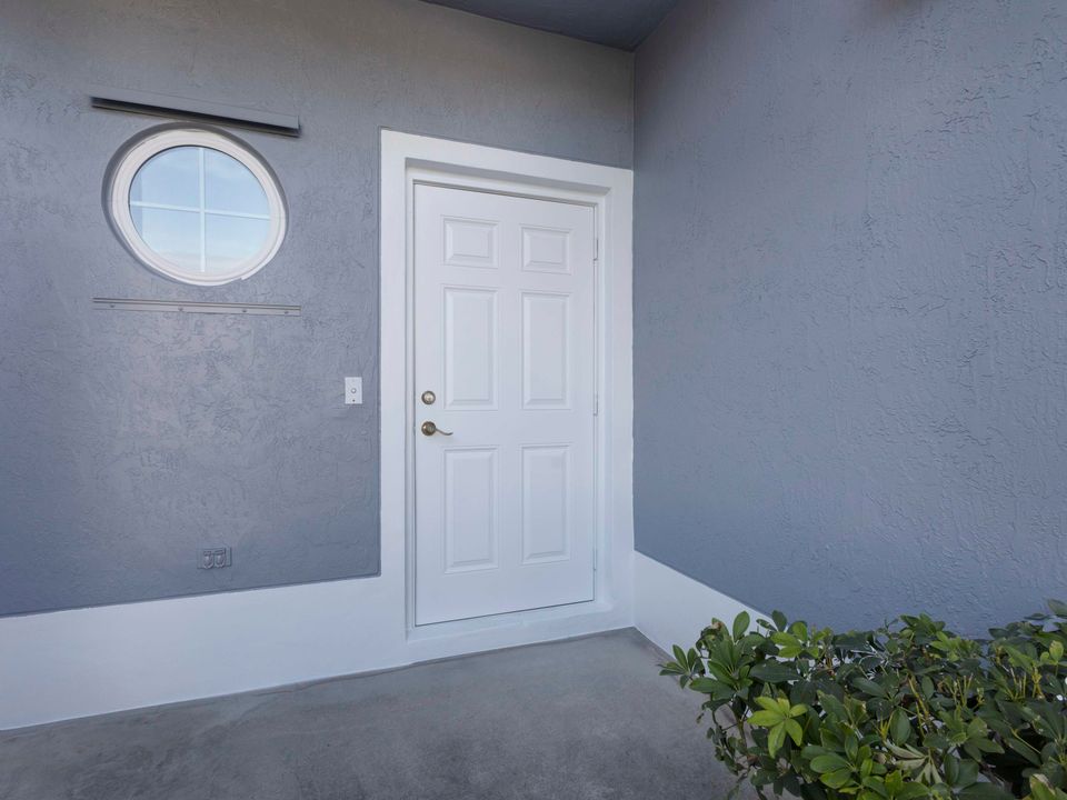 Active With Contract: $379,900 (3 beds, 2 baths, 1559 Square Feet)