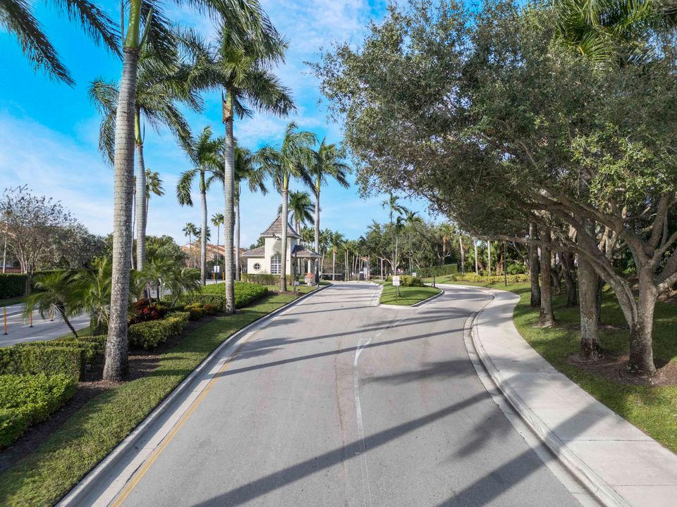 Active With Contract: $379,900 (3 beds, 2 baths, 1559 Square Feet)