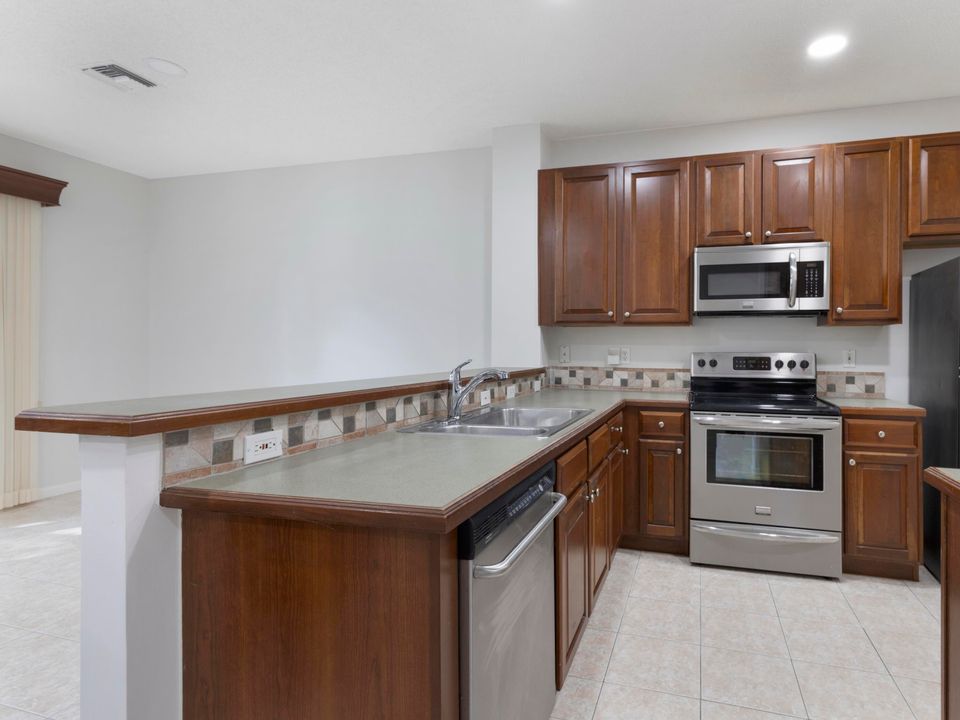 Active With Contract: $379,900 (3 beds, 2 baths, 1559 Square Feet)