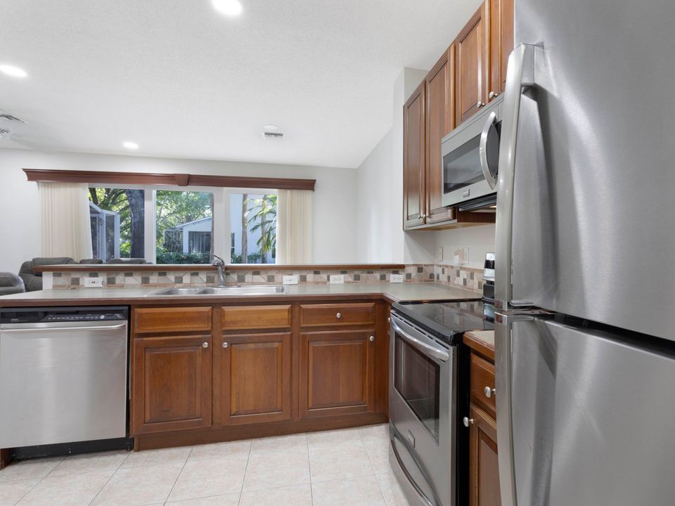 Active With Contract: $379,900 (3 beds, 2 baths, 1559 Square Feet)