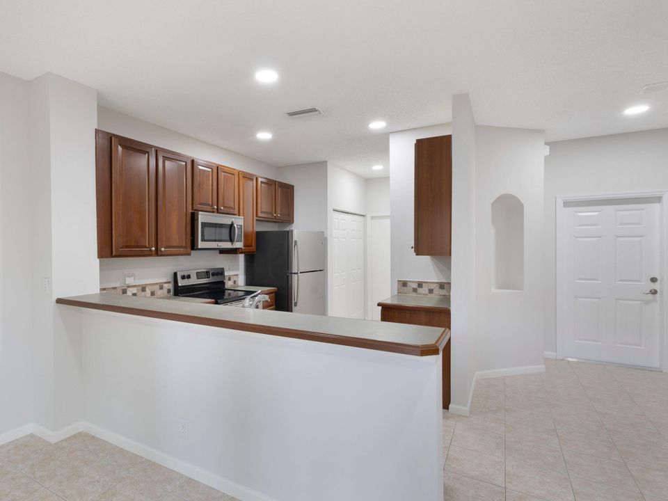 Active With Contract: $379,900 (3 beds, 2 baths, 1559 Square Feet)