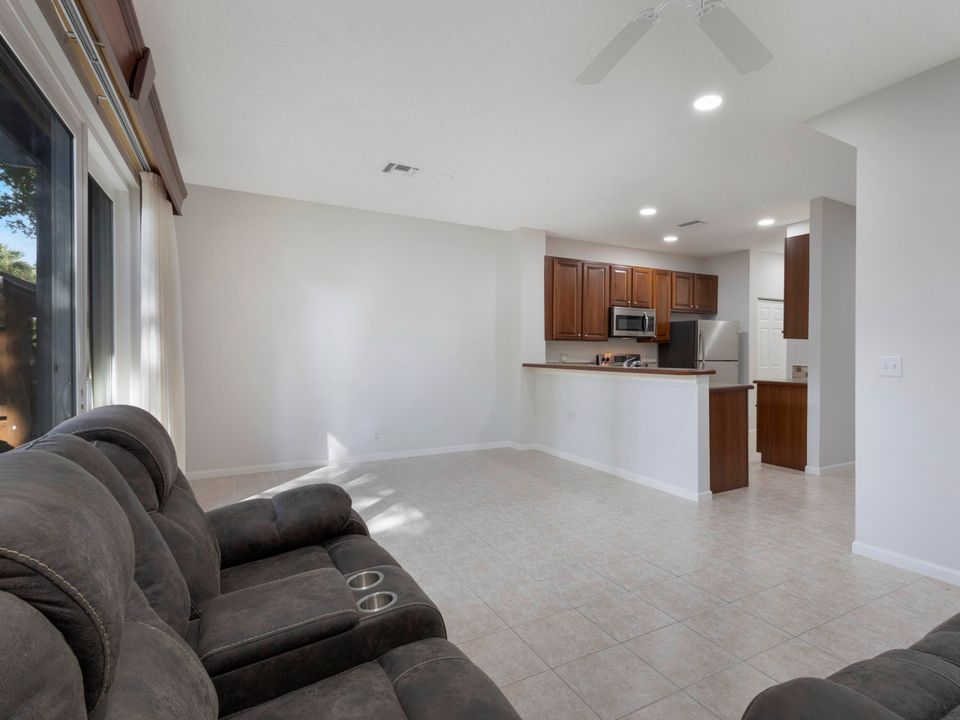Active With Contract: $379,900 (3 beds, 2 baths, 1559 Square Feet)