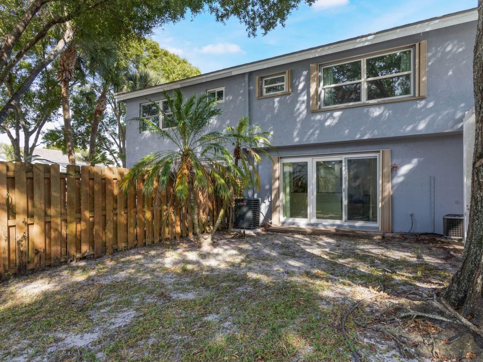 Active With Contract: $379,900 (3 beds, 2 baths, 1559 Square Feet)