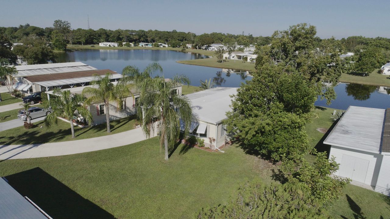 For Sale: $159,900 (2 beds, 2 baths, 1750 Square Feet)