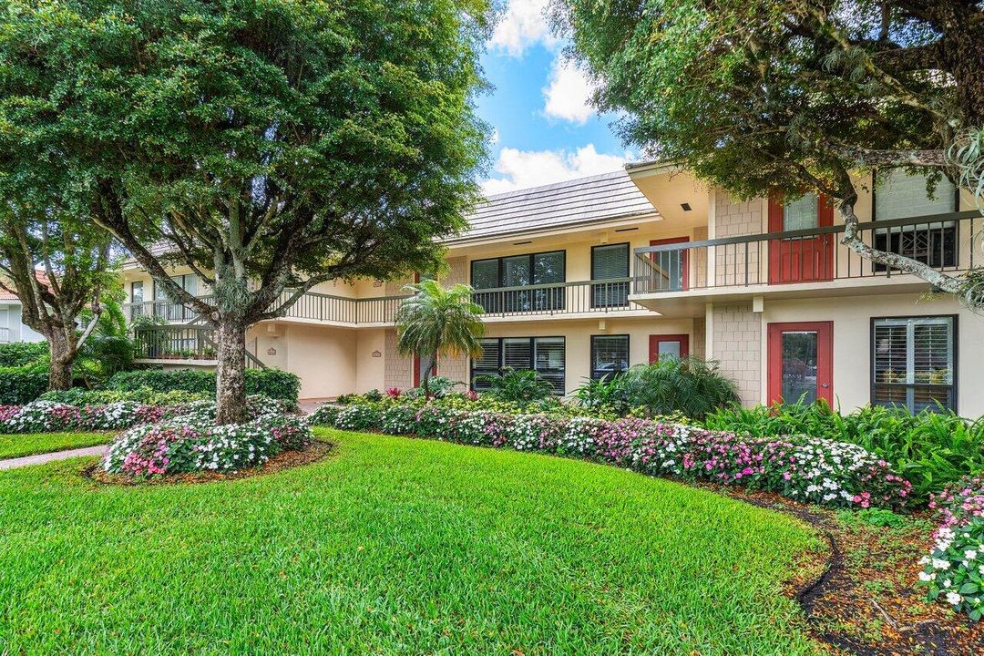Recently Sold: $420,000 (2 beds, 2 baths, 1267 Square Feet)