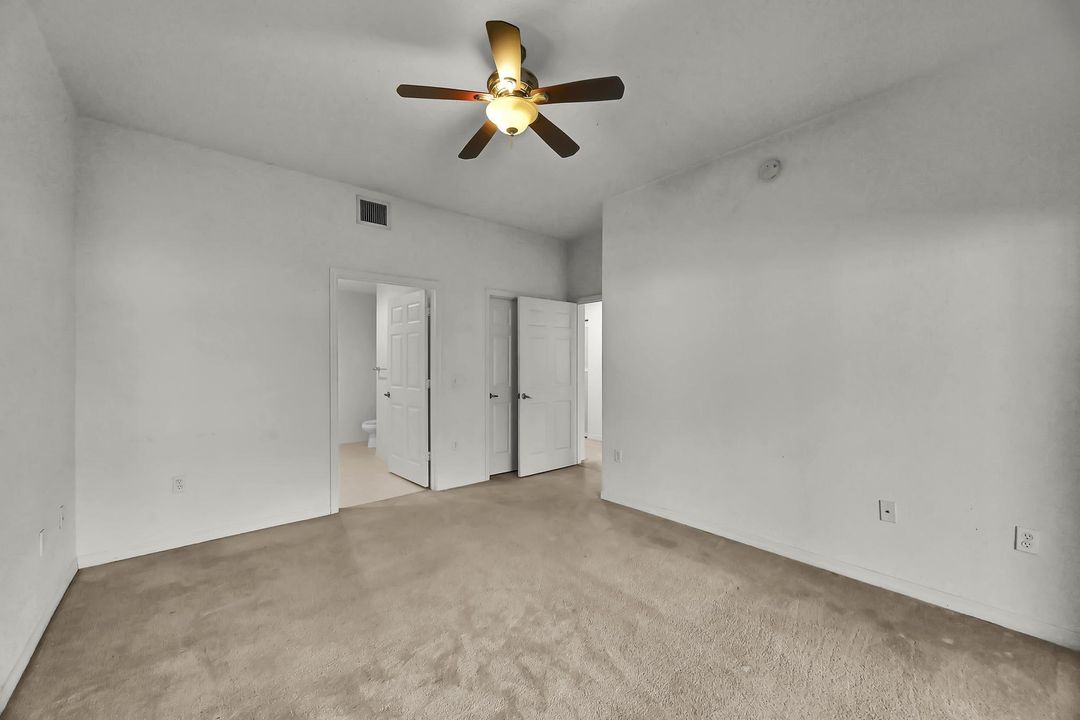 В аренду: $1,800 (2 спален, 2 ванн, 1330 Квадратных фут)