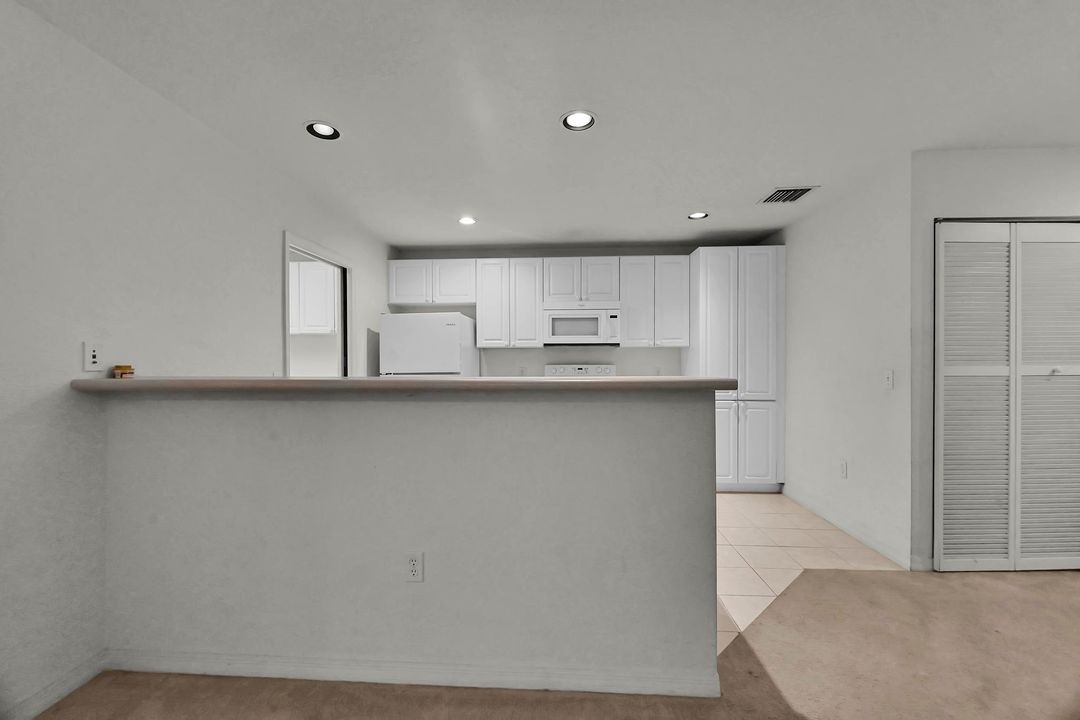 В аренду: $1,800 (2 спален, 2 ванн, 1330 Квадратных фут)