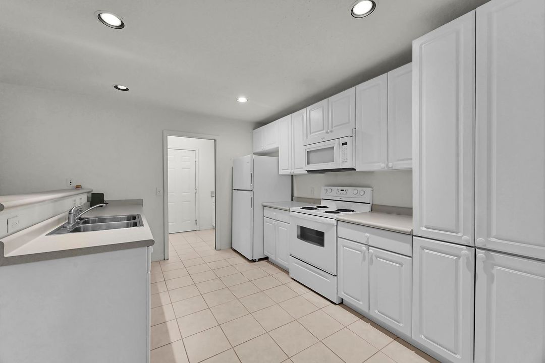 В аренду: $1,800 (2 спален, 2 ванн, 1330 Квадратных фут)