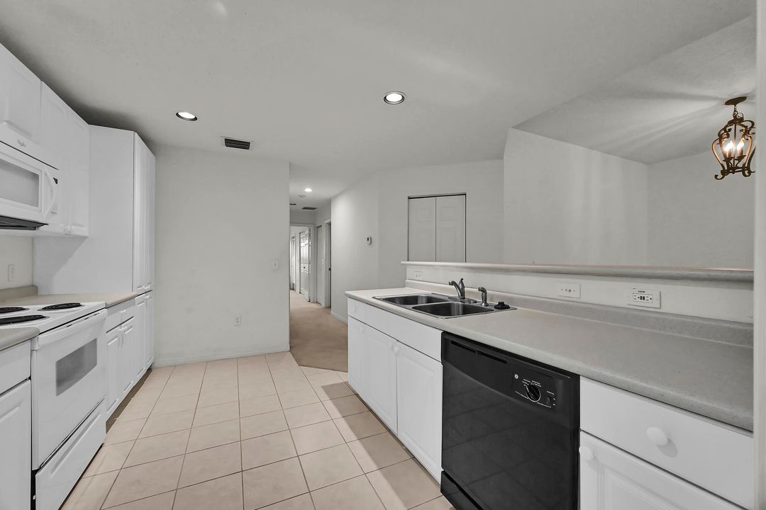 В аренду: $1,800 (2 спален, 2 ванн, 1330 Квадратных фут)