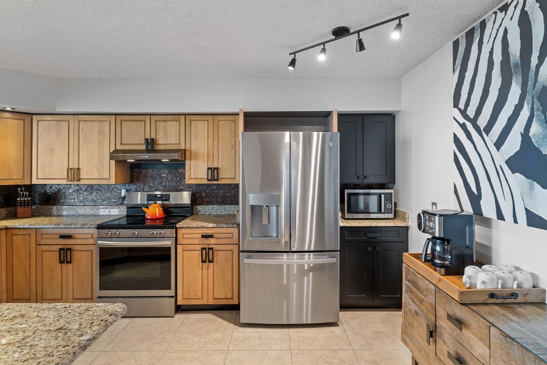For Sale: $659,900 (2 beds, 2 baths, 1703 Square Feet)