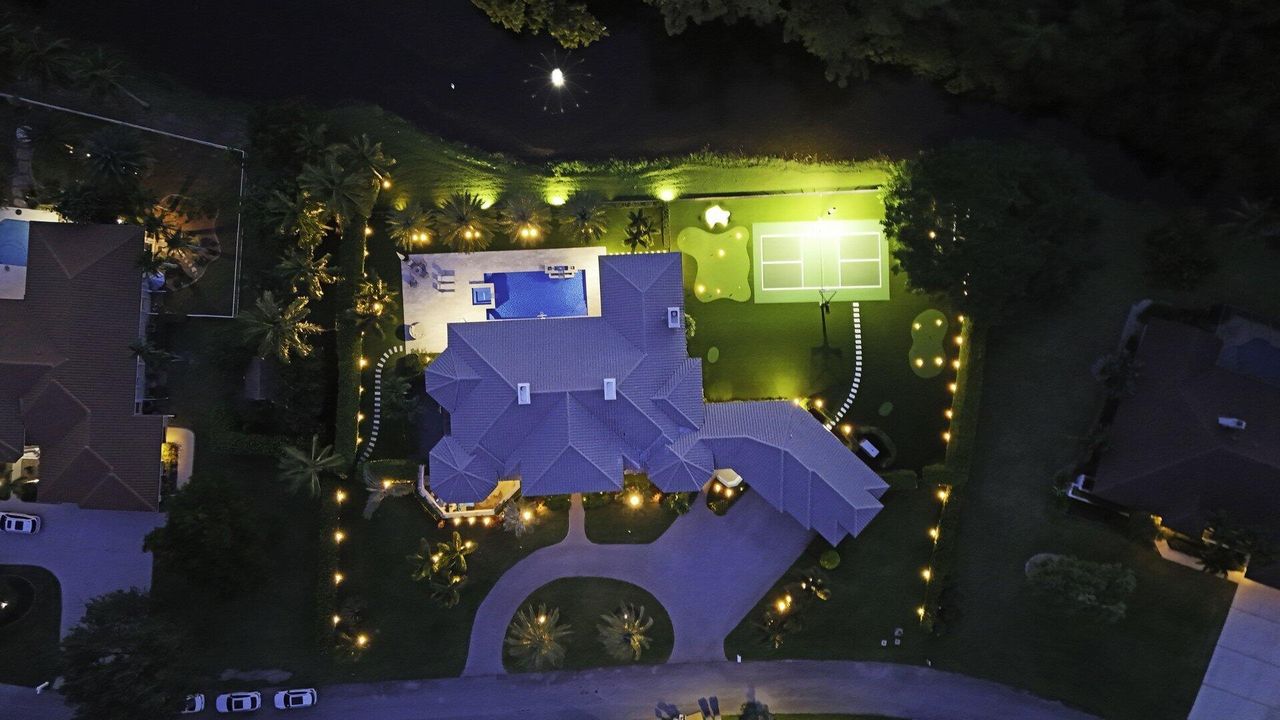 For Sale: $3,999,999 (4 beds, 3 baths, 4316 Square Feet)