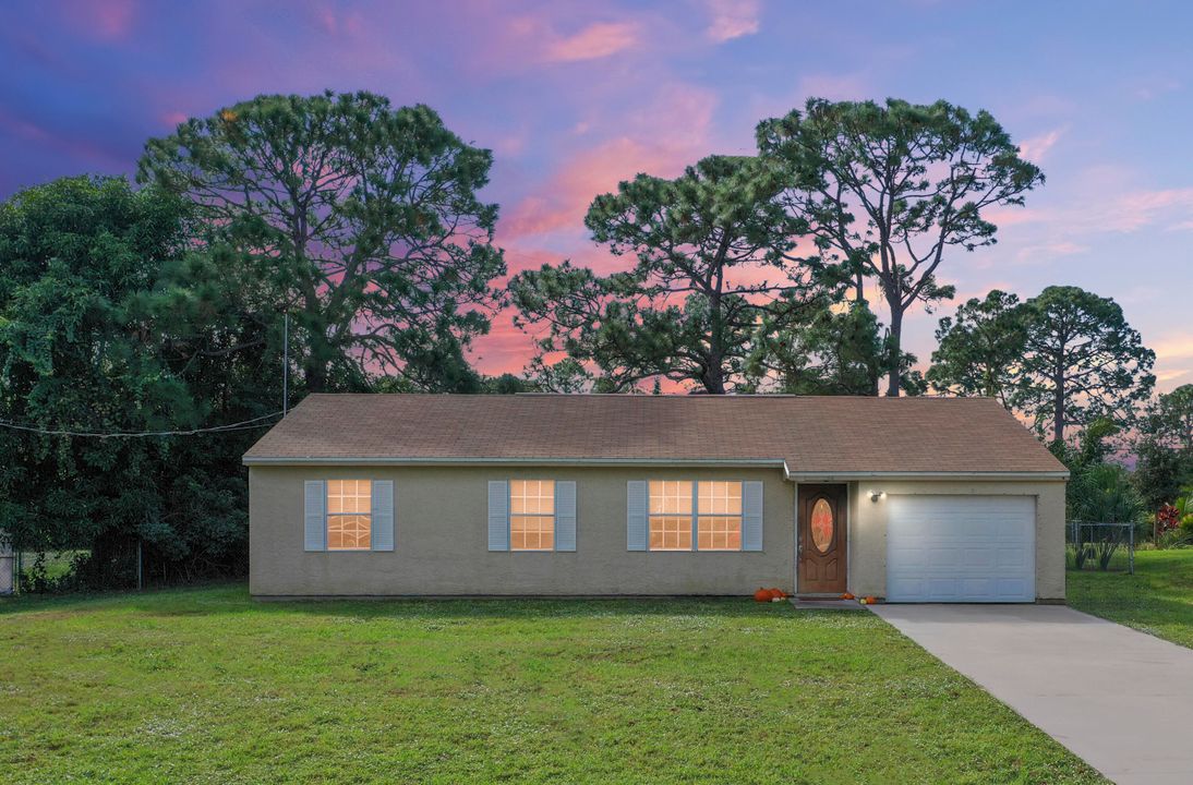 For Sale: $235,000 (3 beds, 2 baths, 1116 Square Feet)