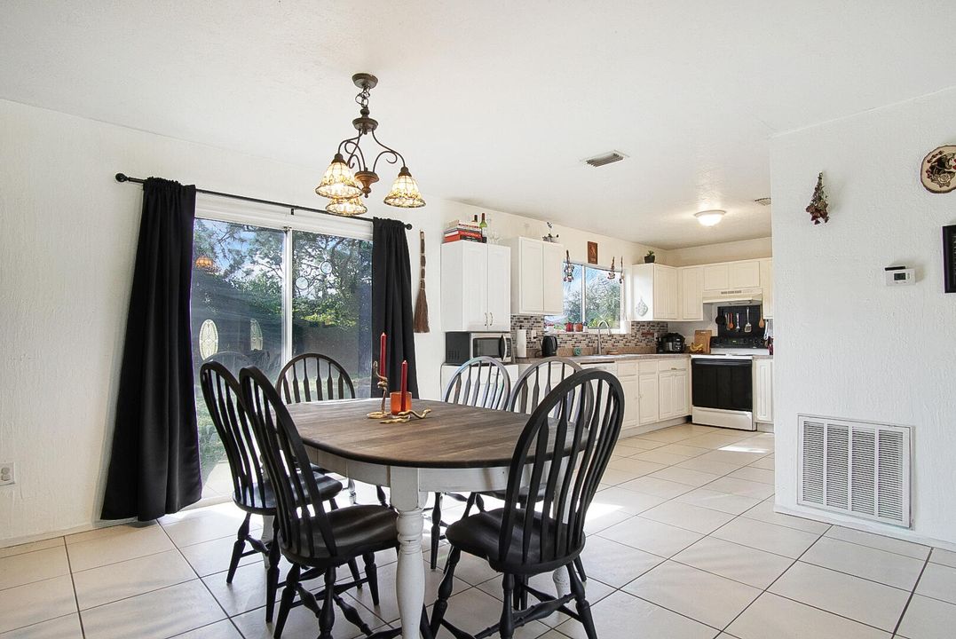 For Sale: $235,000 (3 beds, 2 baths, 1116 Square Feet)