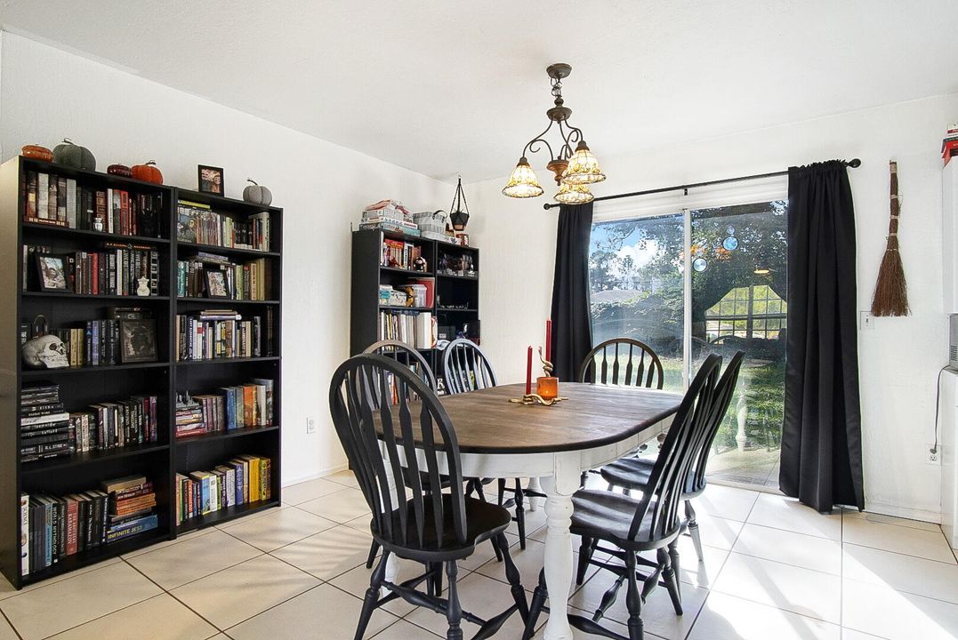 For Sale: $235,000 (3 beds, 2 baths, 1116 Square Feet)