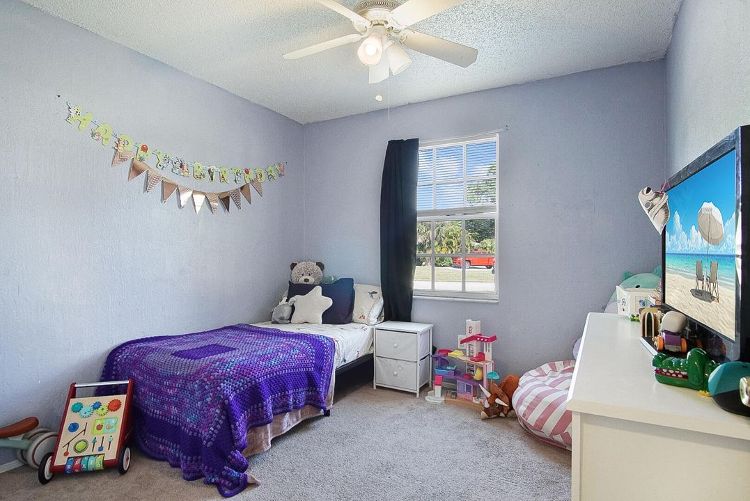 For Sale: $235,000 (3 beds, 2 baths, 1116 Square Feet)