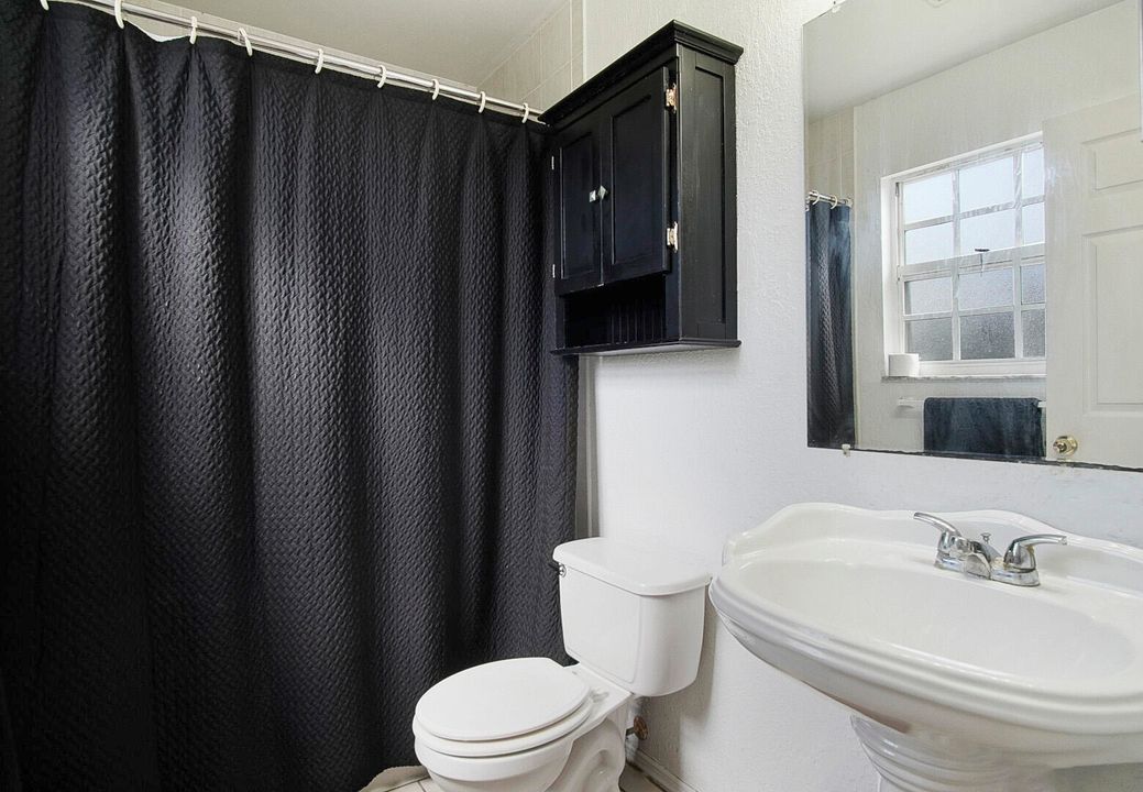 For Sale: $235,000 (3 beds, 2 baths, 1116 Square Feet)