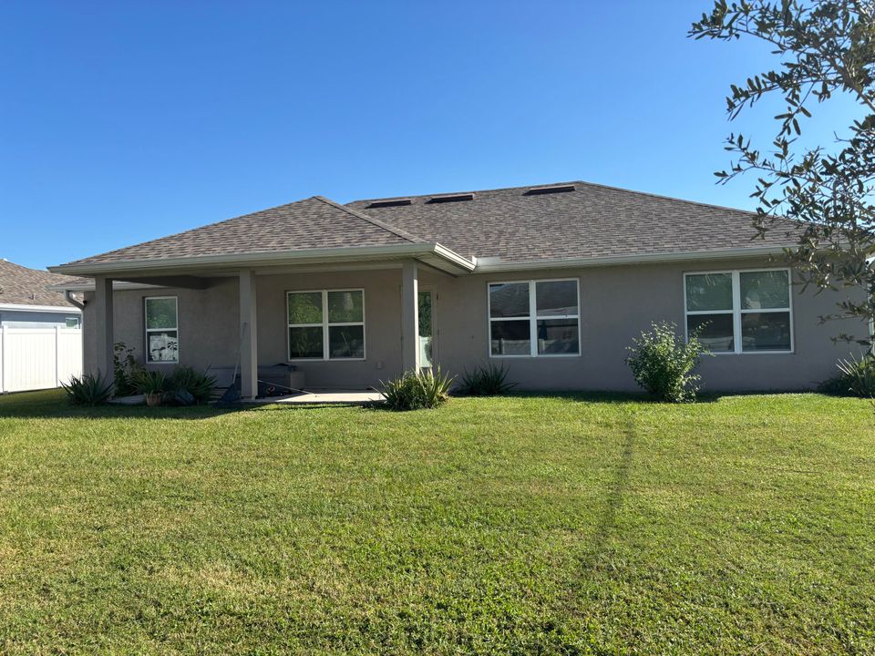 Под контрактом: $385,000 (4 спален, 2 ванн, 1762 Квадратных фут)