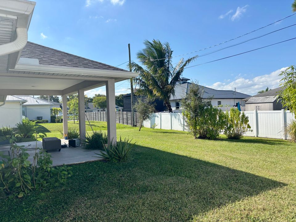 Под контрактом: $385,000 (4 спален, 2 ванн, 1762 Квадратных фут)