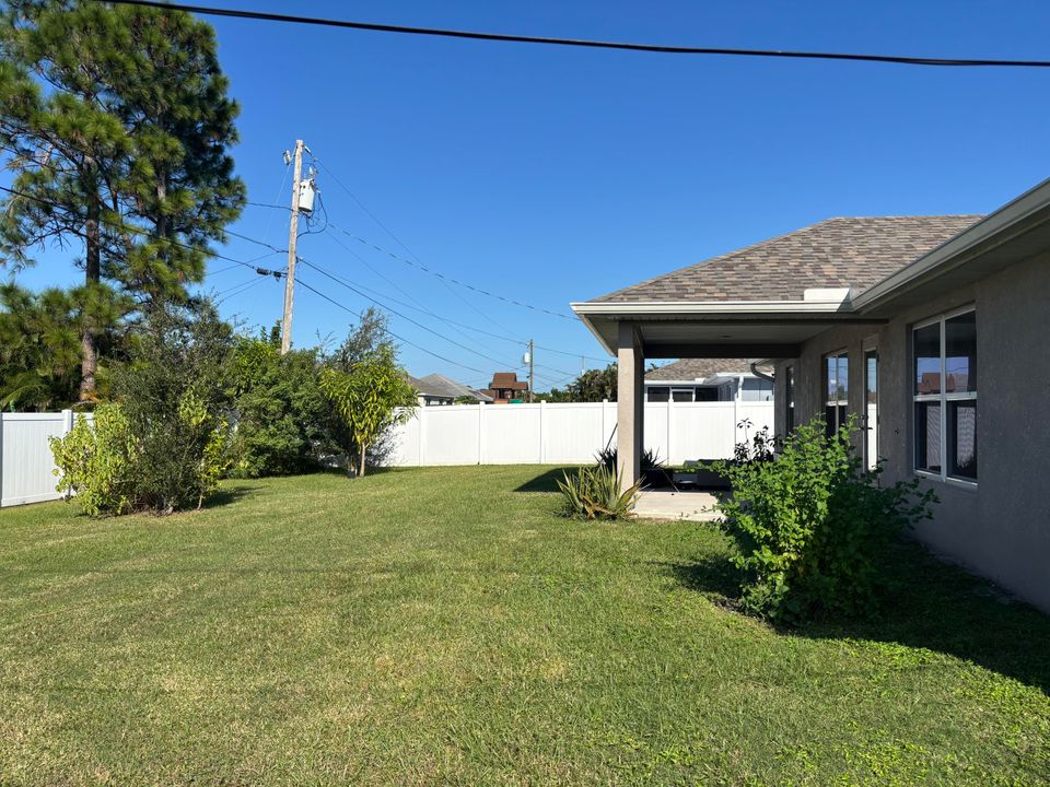 Под контрактом: $385,000 (4 спален, 2 ванн, 1762 Квадратных фут)