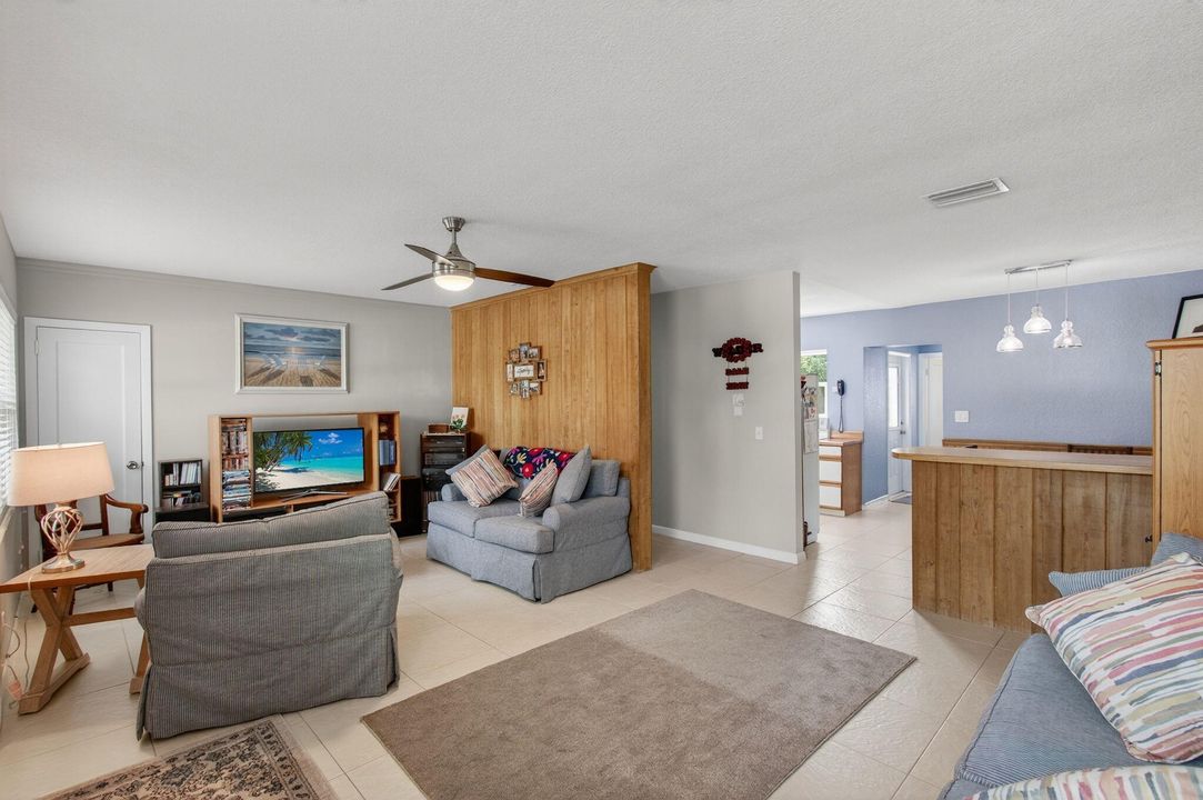 For Sale: $745,000 (3 beds, 2 baths, 1323 Square Feet)