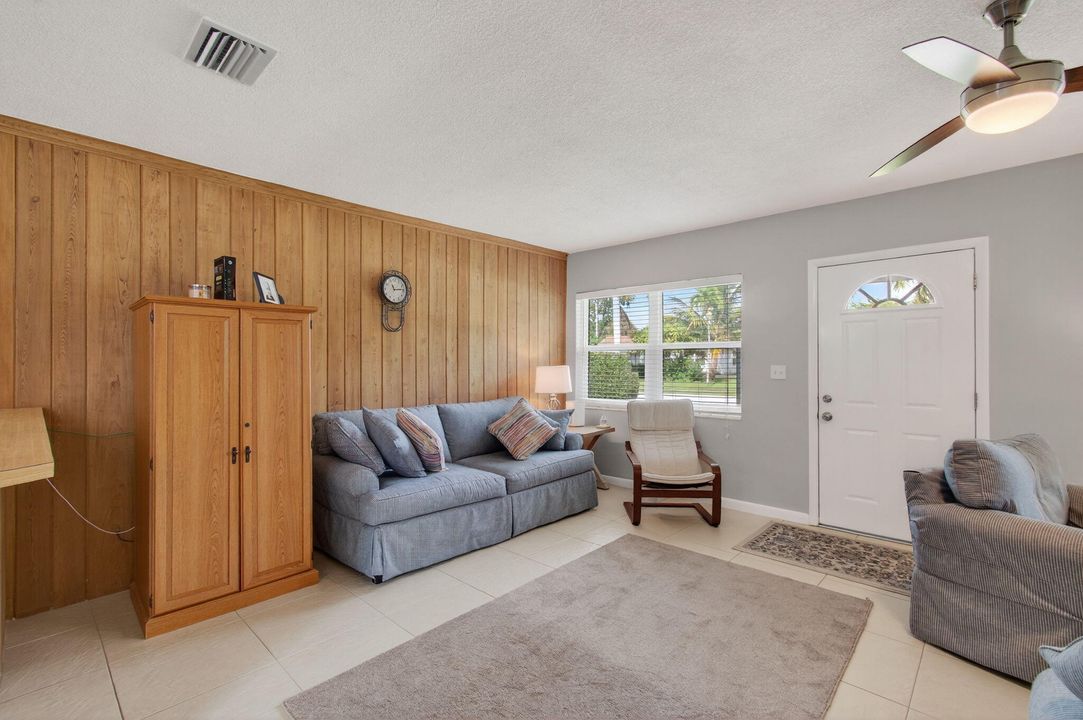 For Sale: $745,000 (3 beds, 2 baths, 1323 Square Feet)