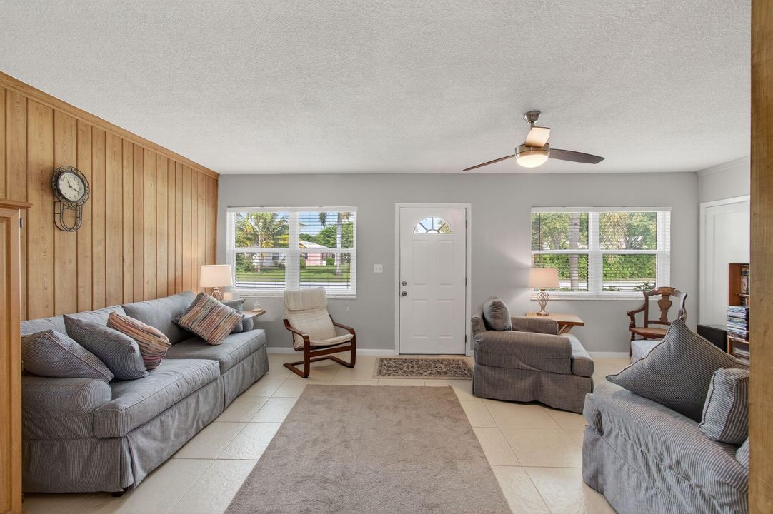 For Sale: $745,000 (3 beds, 2 baths, 1323 Square Feet)