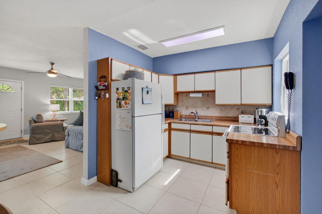 For Sale: $745,000 (3 beds, 2 baths, 1323 Square Feet)