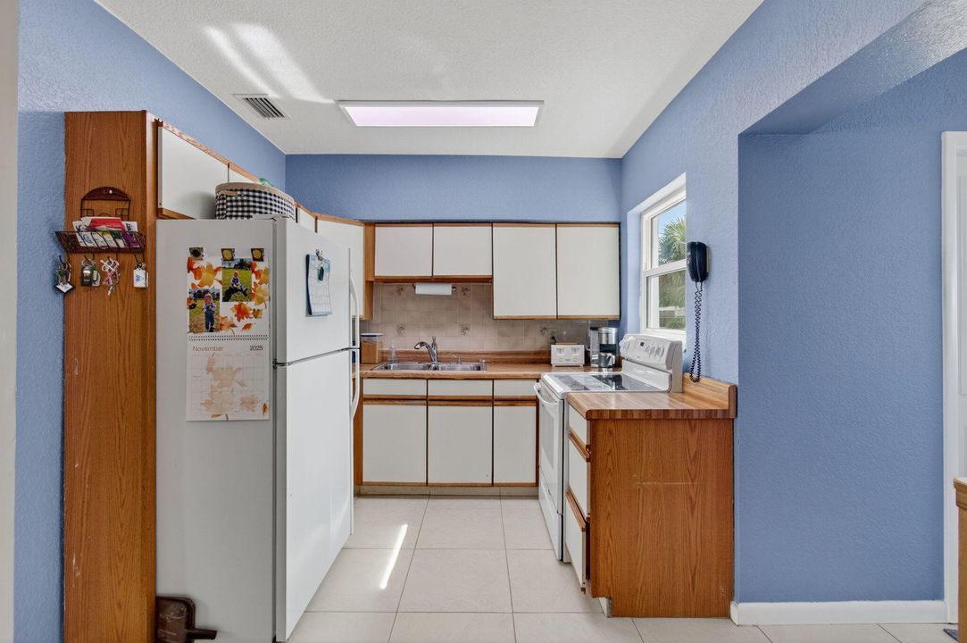 For Sale: $745,000 (3 beds, 2 baths, 1323 Square Feet)