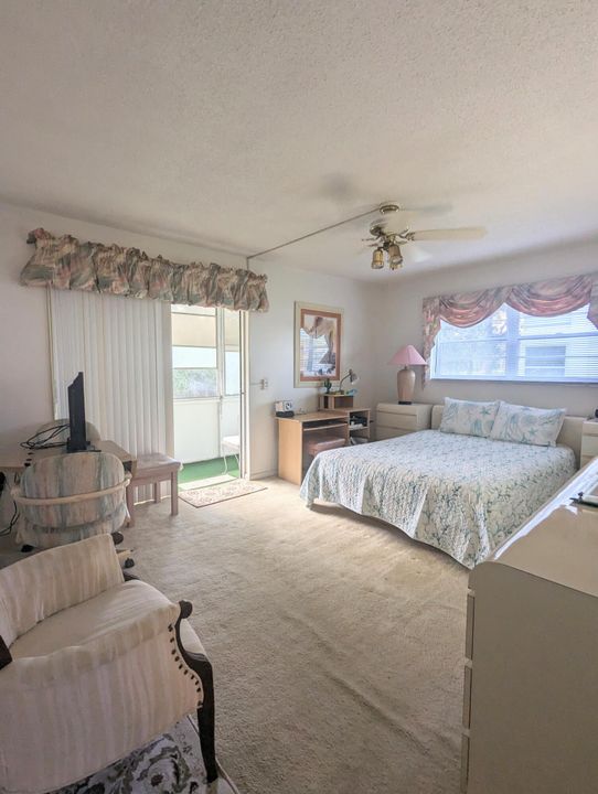 合同活跃: $1,600 (1 贝兹, 1 浴室, 702 平方英尺)