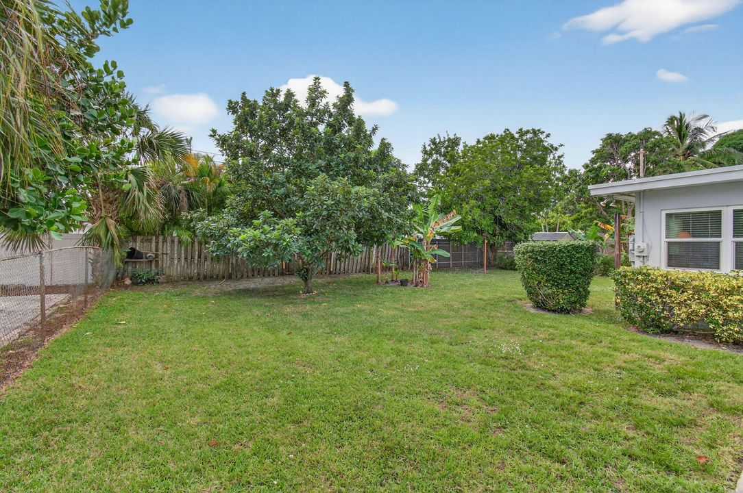 For Sale: $745,000 (3 beds, 2 baths, 1323 Square Feet)