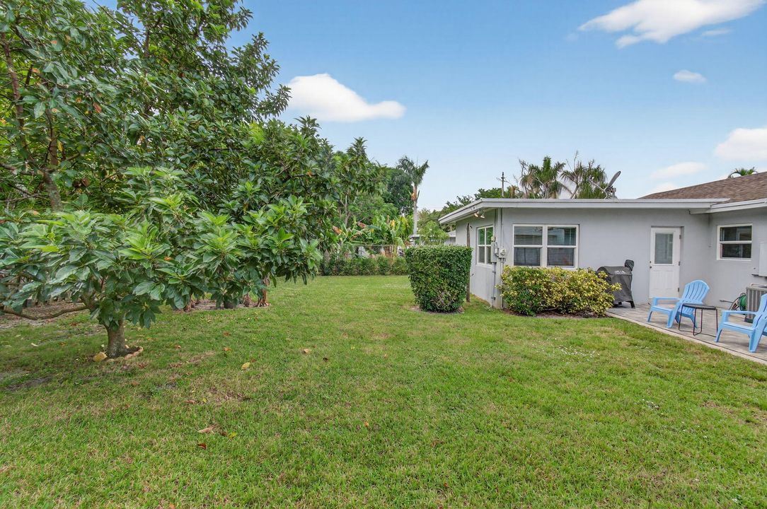 For Sale: $745,000 (3 beds, 2 baths, 1323 Square Feet)