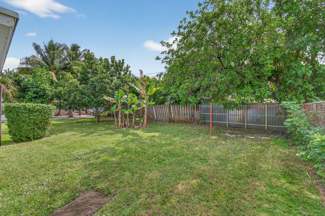 For Sale: $745,000 (3 beds, 2 baths, 1323 Square Feet)