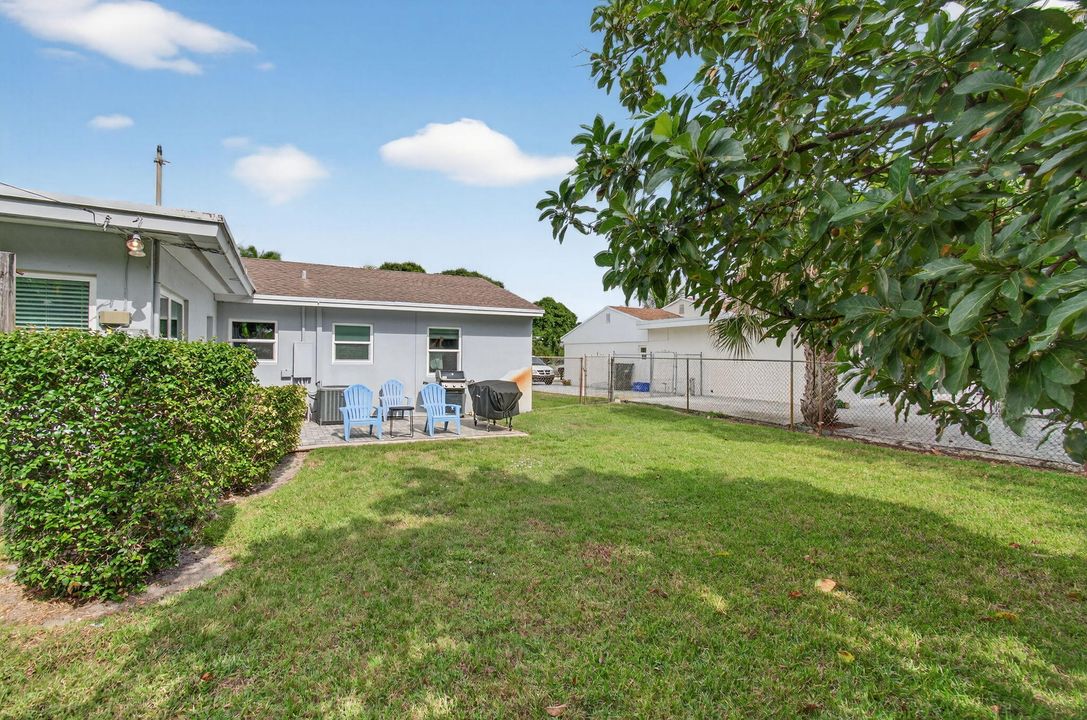 For Sale: $745,000 (3 beds, 2 baths, 1323 Square Feet)