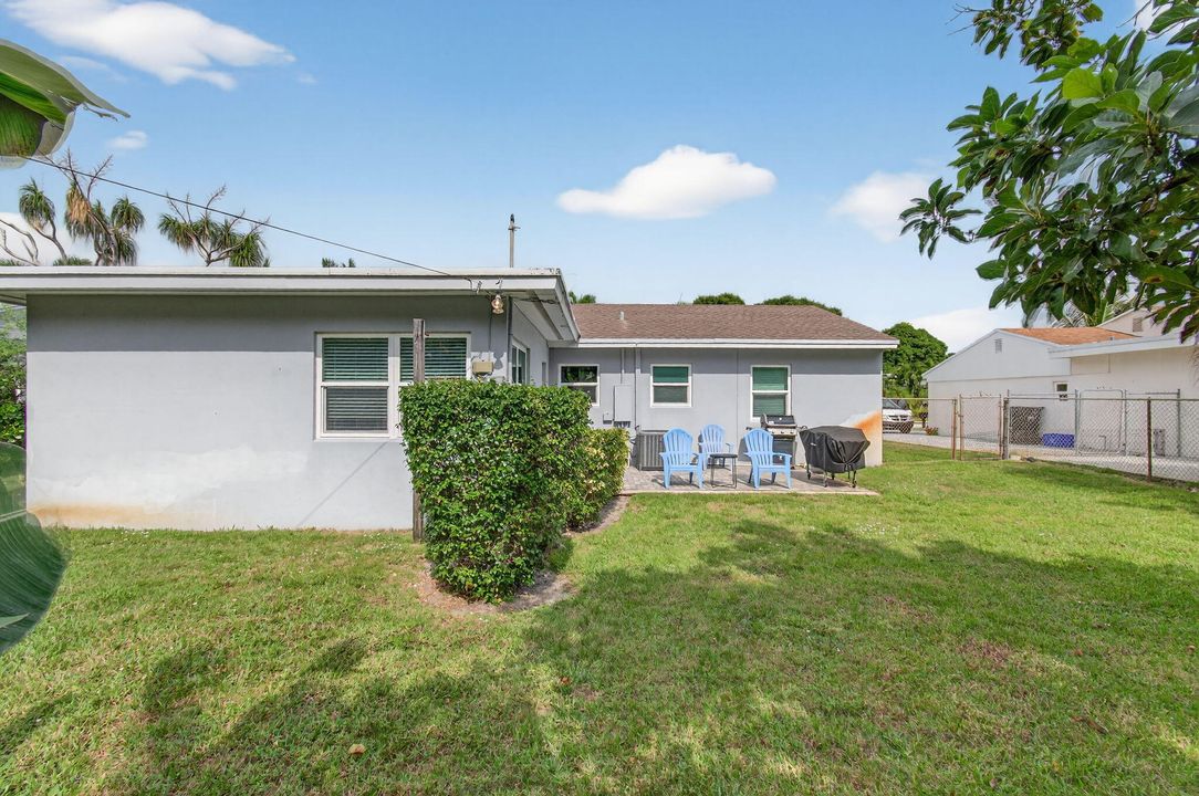 For Sale: $745,000 (3 beds, 2 baths, 1323 Square Feet)