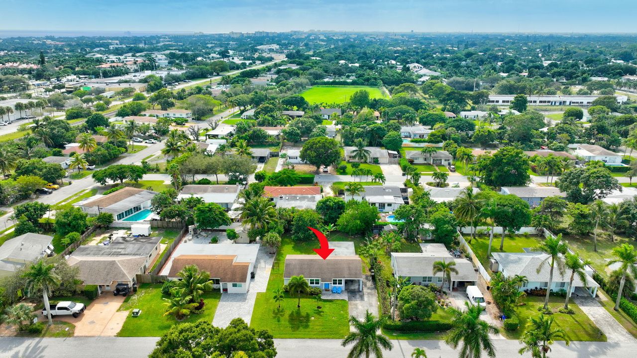 For Sale: $745,000 (3 beds, 2 baths, 1323 Square Feet)