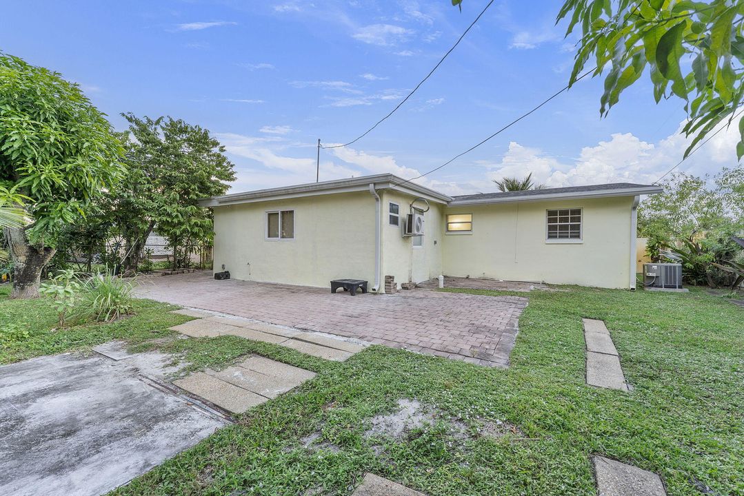 Active With Contract: $420,000 (3 beds, 2 baths, 1361 Square Feet)