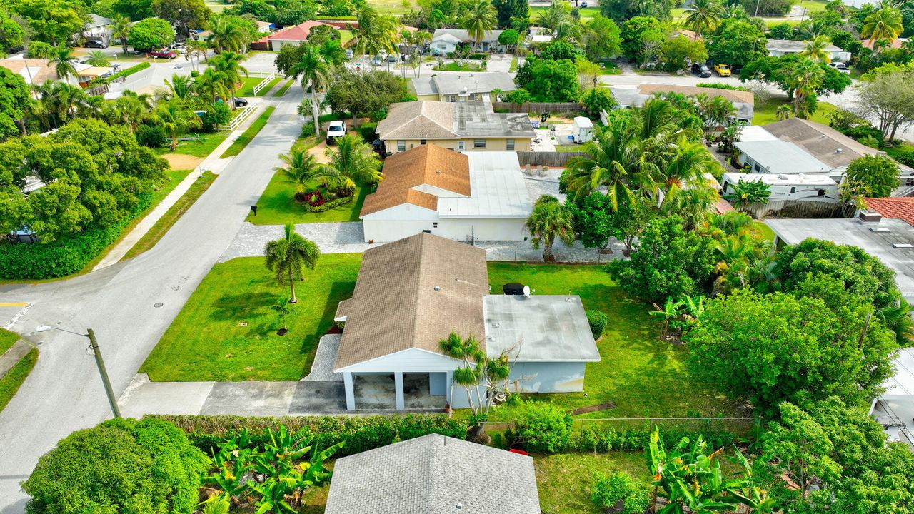 For Sale: $745,000 (3 beds, 2 baths, 1323 Square Feet)