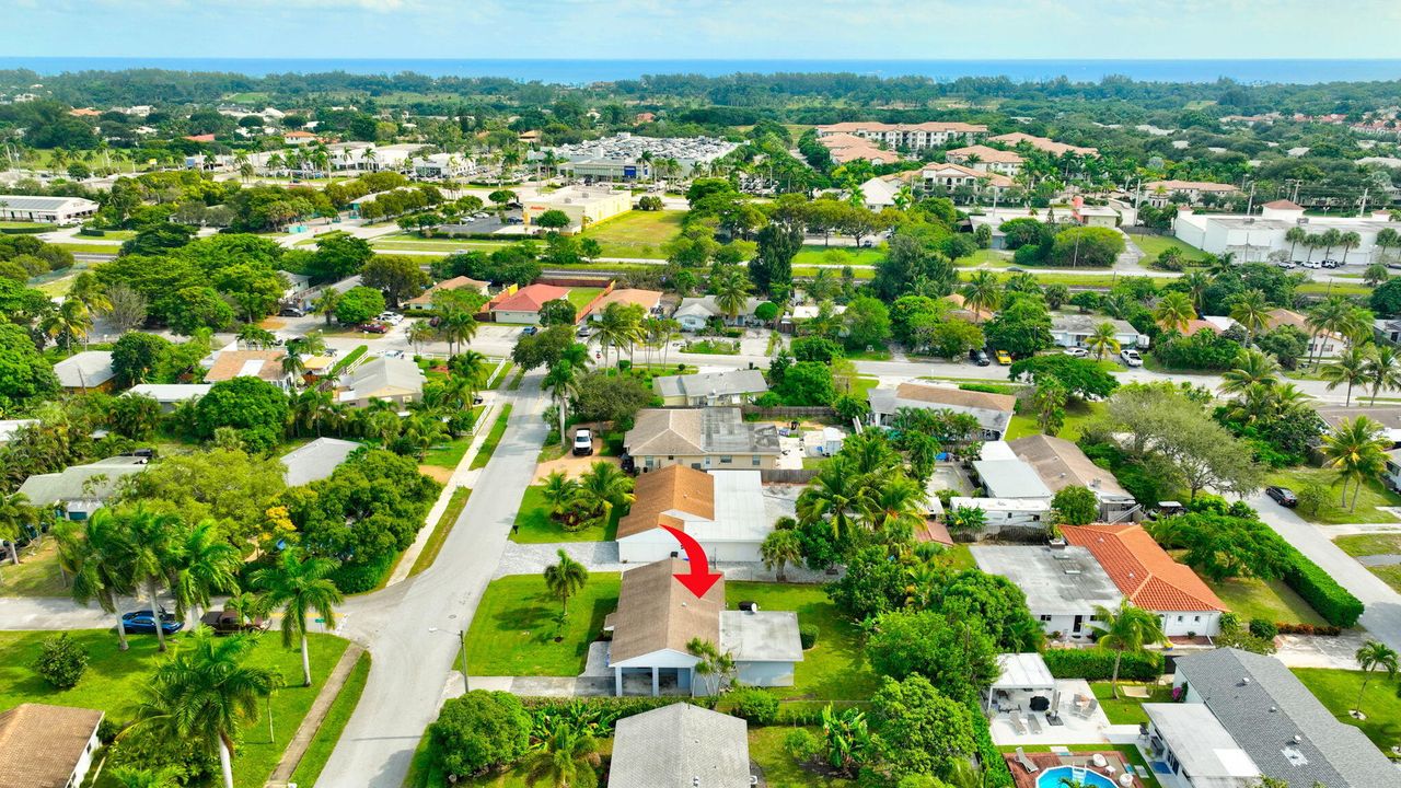 For Sale: $745,000 (3 beds, 2 baths, 1323 Square Feet)