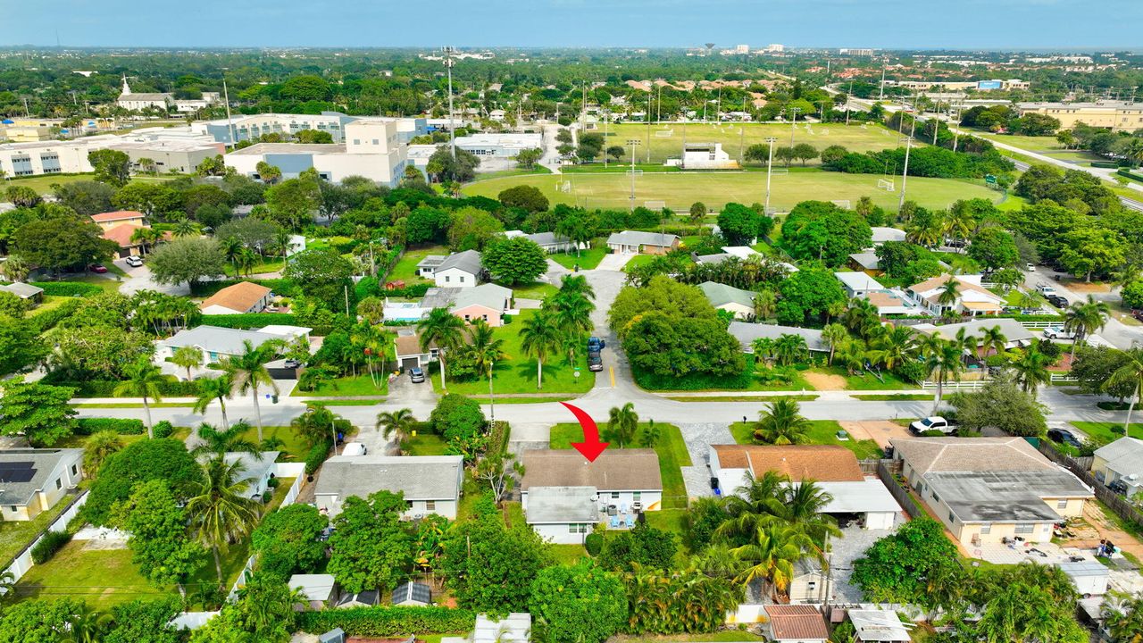 For Sale: $745,000 (3 beds, 2 baths, 1323 Square Feet)
