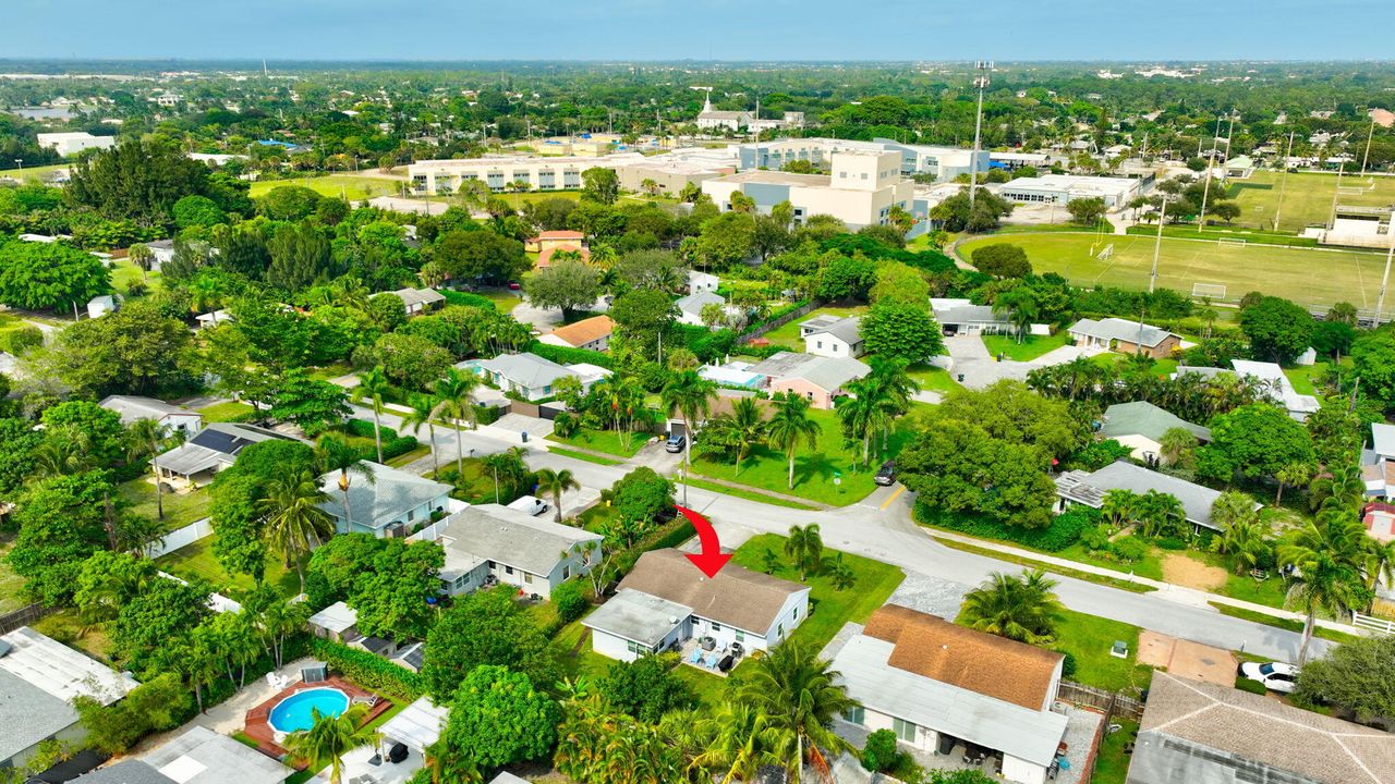 For Sale: $745,000 (3 beds, 2 baths, 1323 Square Feet)