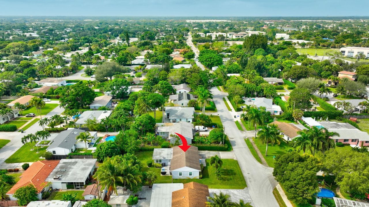 For Sale: $745,000 (3 beds, 2 baths, 1323 Square Feet)