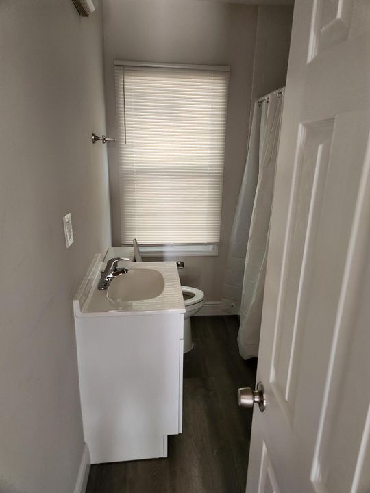 Activo con contrato: $1,100 (1 camas, 1 baños, 737 Pies cuadrados)