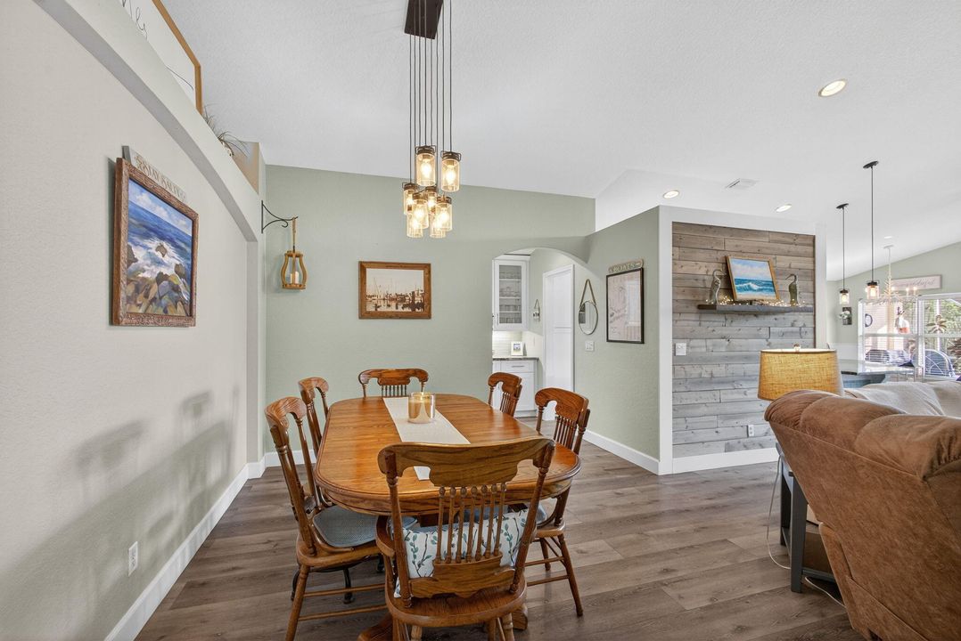 Activo con contrato: $649,000 (3 camas, 2 baños, 1879 Pies cuadrados)