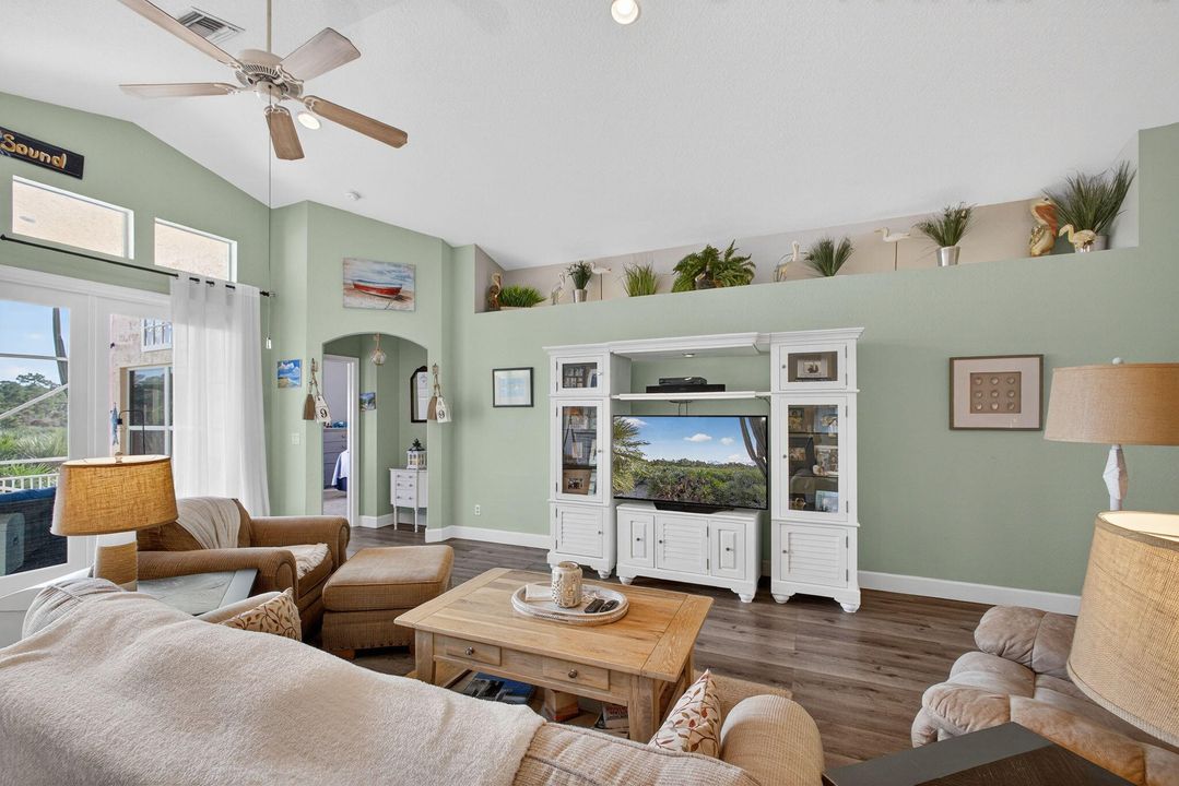 Activo con contrato: $649,000 (3 camas, 2 baños, 1879 Pies cuadrados)