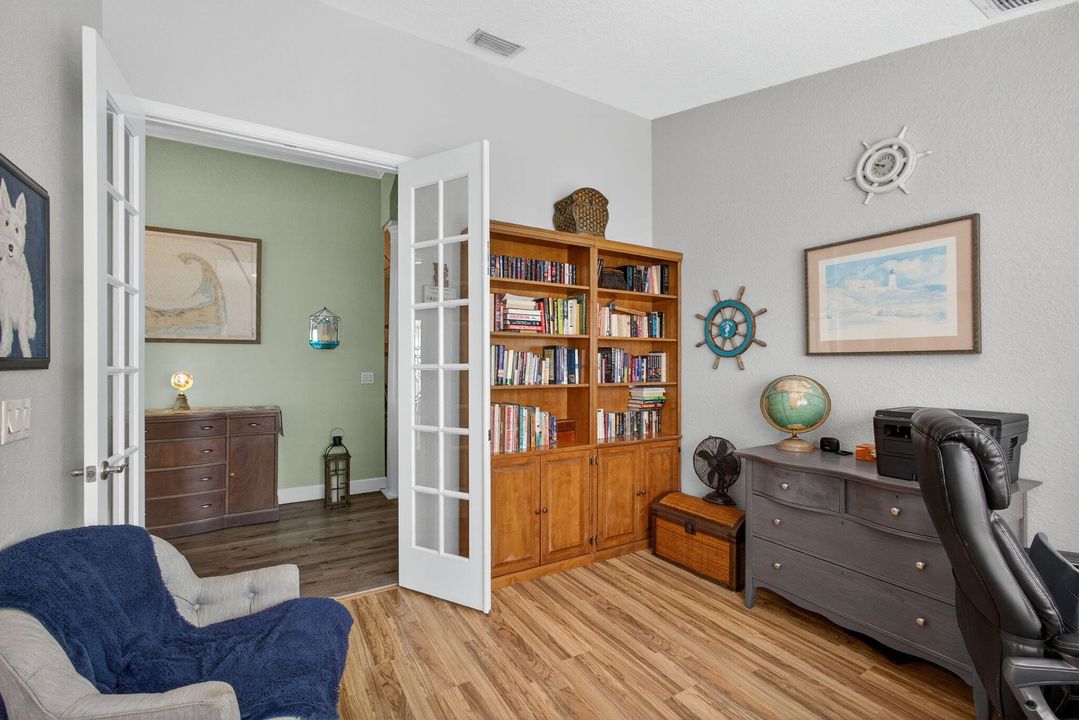 Activo con contrato: $649,000 (3 camas, 2 baños, 1879 Pies cuadrados)