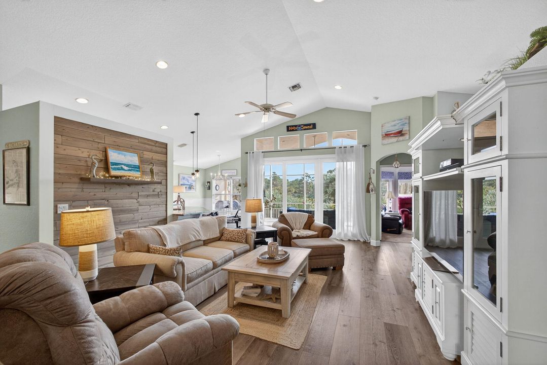 Activo con contrato: $649,000 (3 camas, 2 baños, 1879 Pies cuadrados)