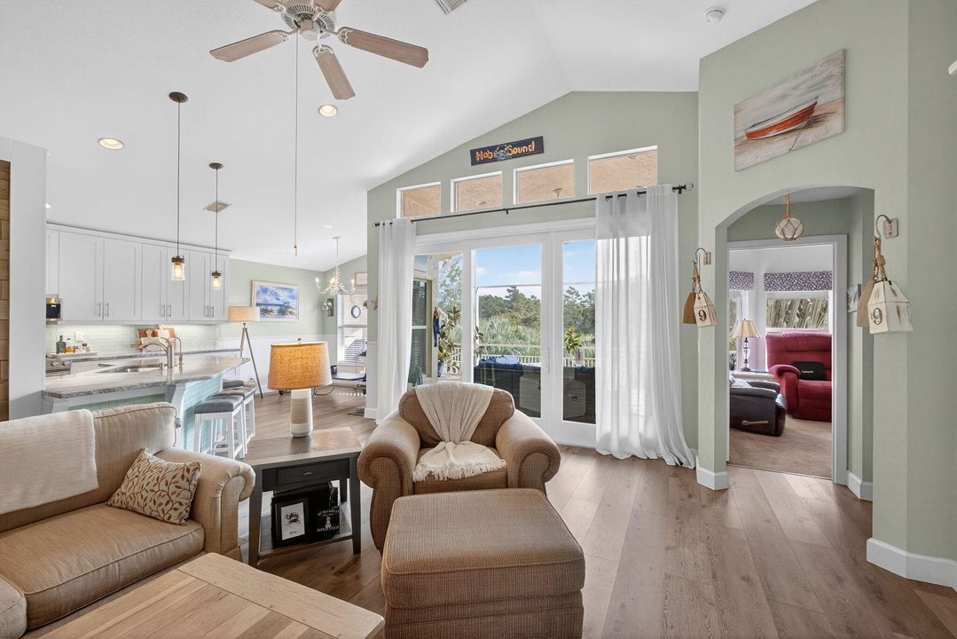 Activo con contrato: $649,000 (3 camas, 2 baños, 1879 Pies cuadrados)