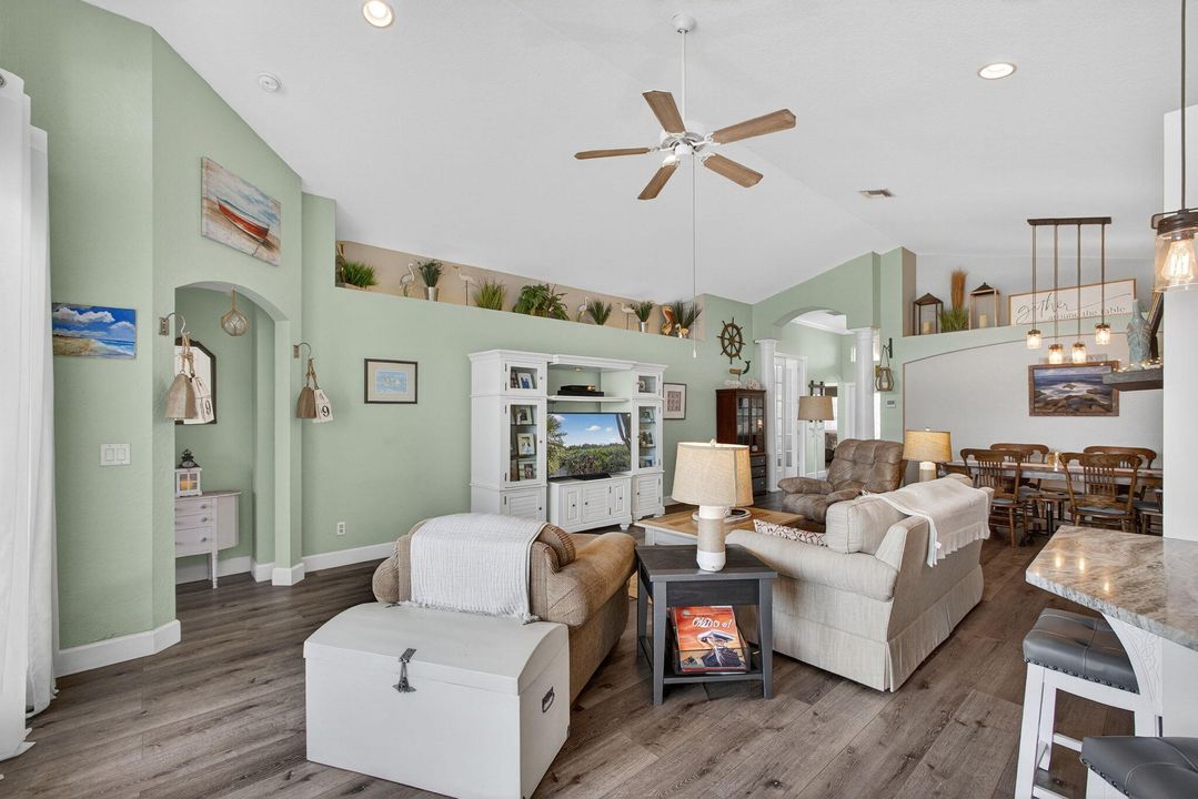 Activo con contrato: $649,000 (3 camas, 2 baños, 1879 Pies cuadrados)