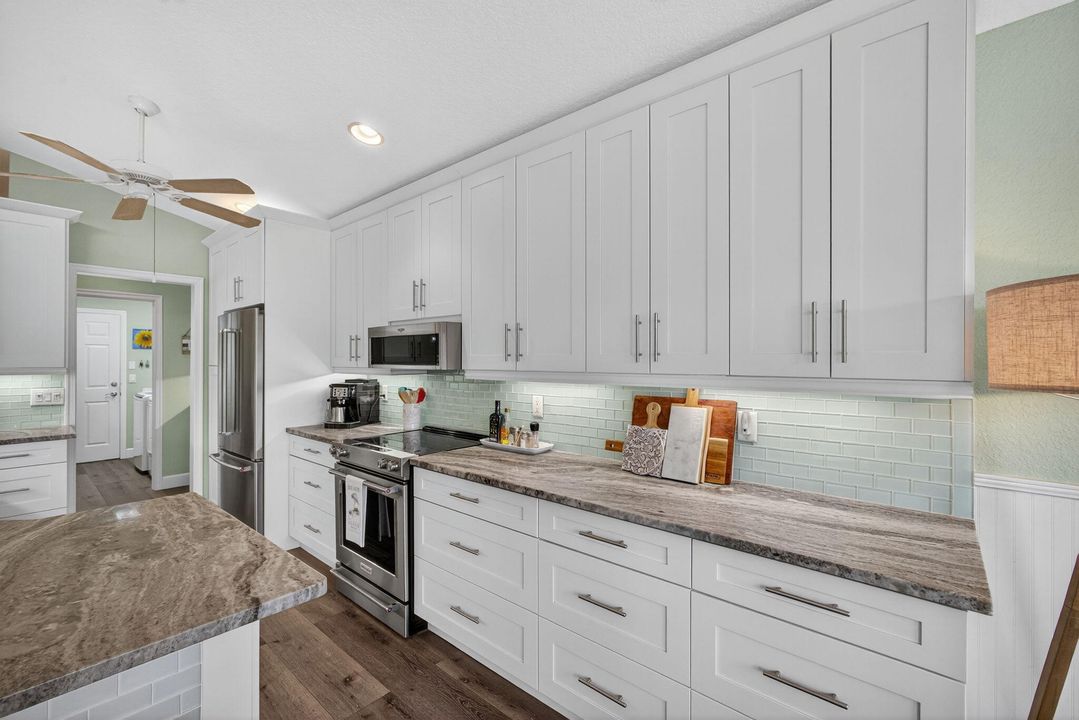 Activo con contrato: $649,000 (3 camas, 2 baños, 1879 Pies cuadrados)